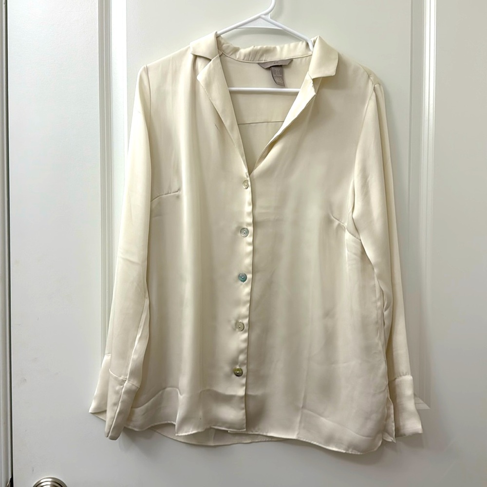Cream Satin Button-Up Blouse with Mother-of-Pearl Buttons – Medium